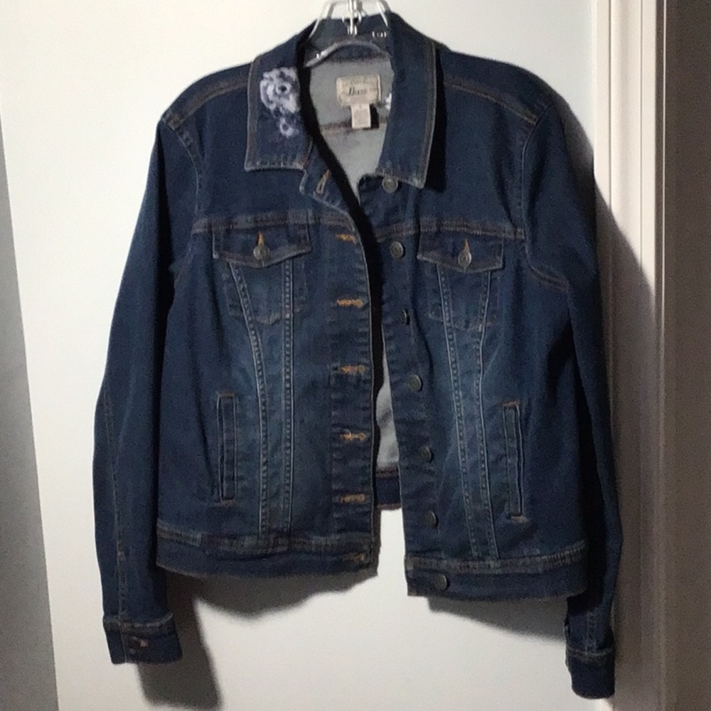Jeans jacket with a kick